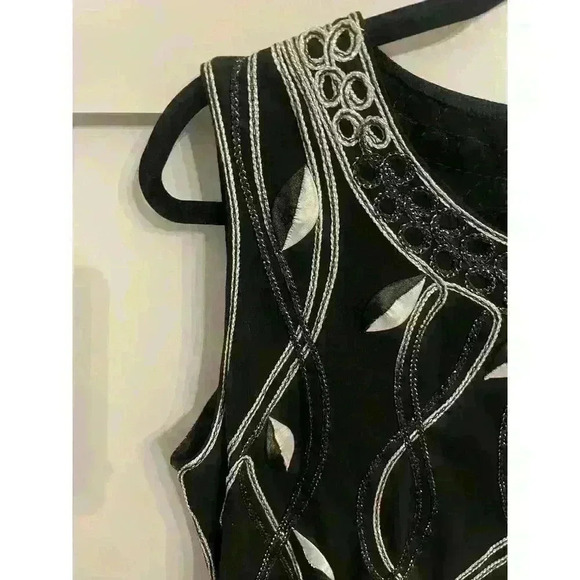 Lauren Michelle Black Embroidered Sleeveless Career Blouse, size XL - Picture 3 of 5